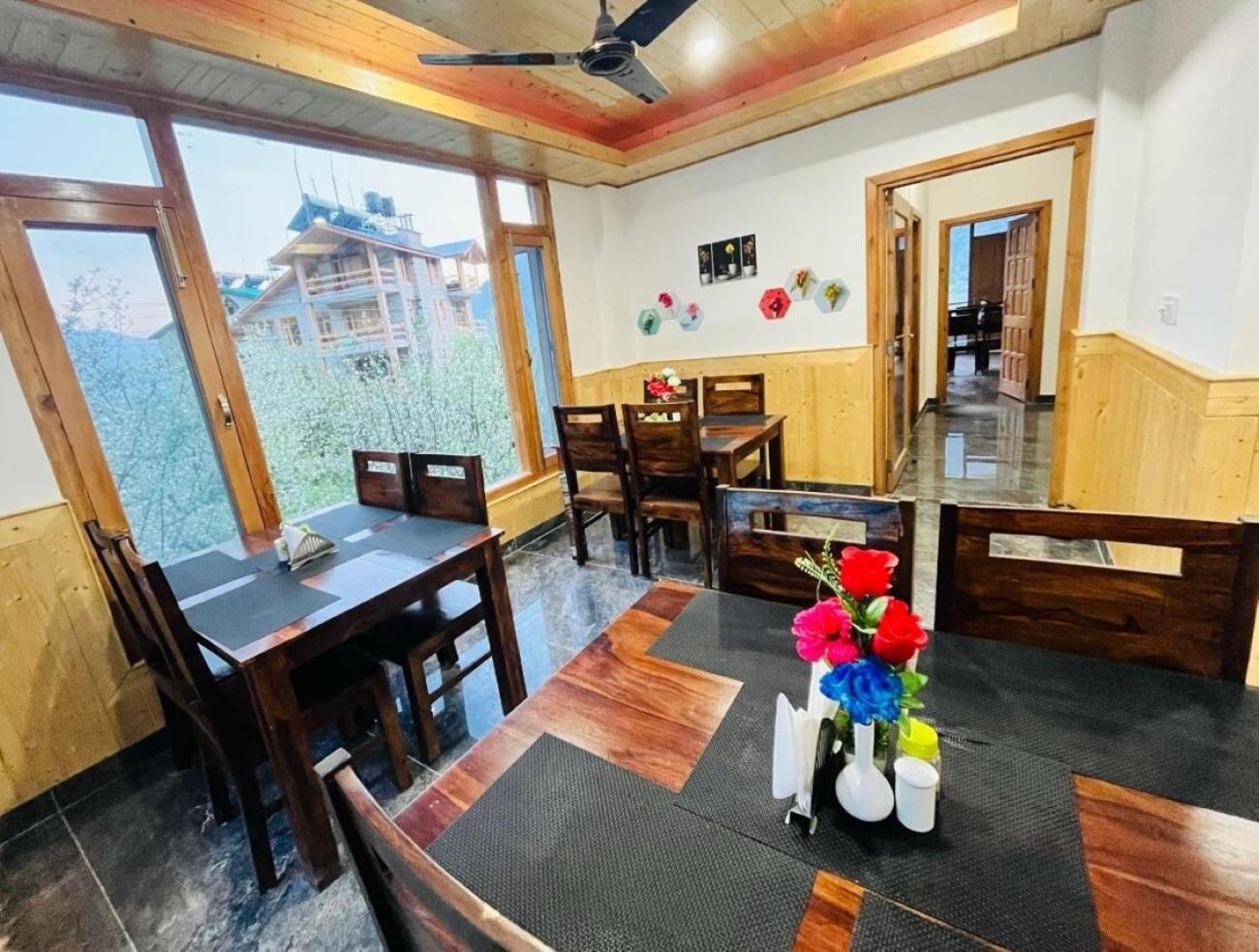 Hotel Sakura Palace Manāli エクステリア 写真