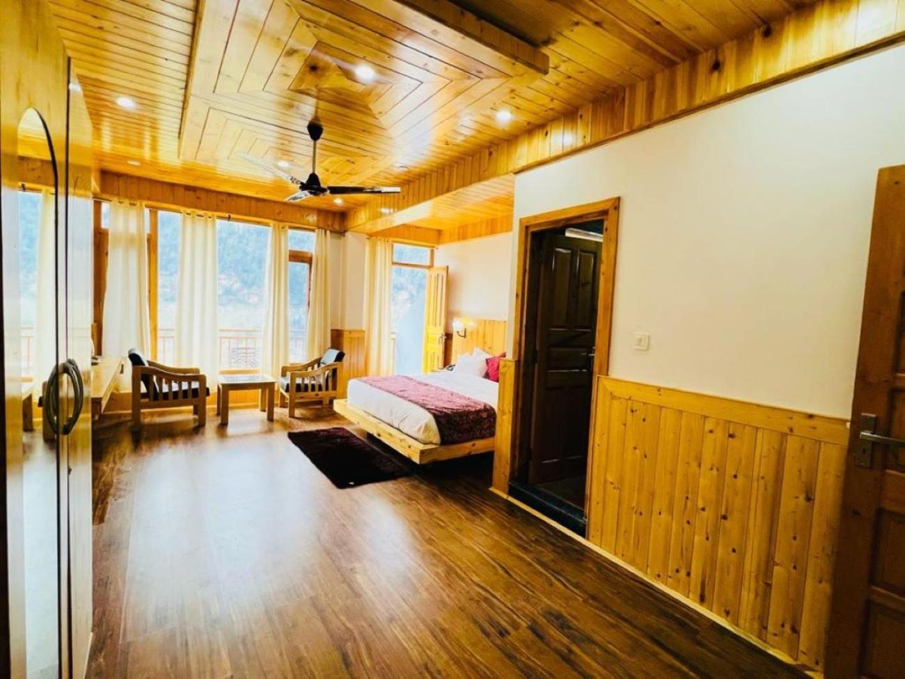 Hotel Sakura Palace Manāli エクステリア 写真